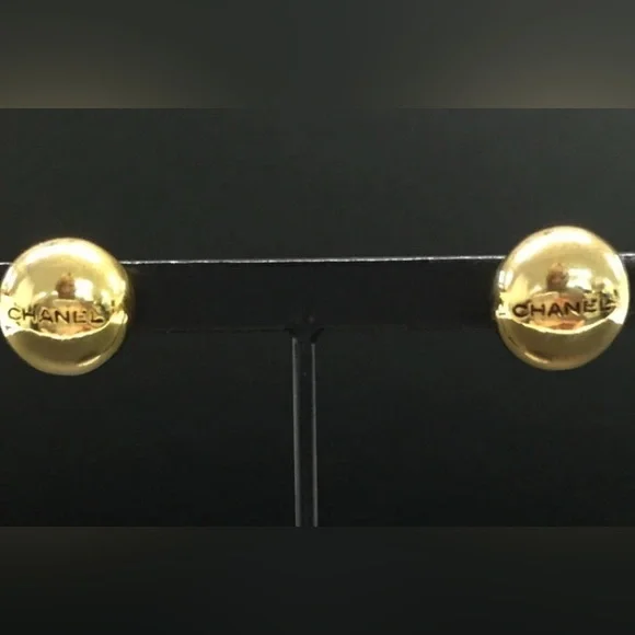 CHANEL Vintage Gold tone Stud pierced Earrings (rare) with COA - Picture 2 of 7